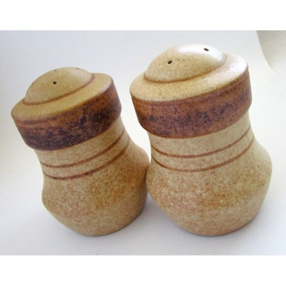 Vintage Treasure Craft Salt And Pepper Shakers -Clay Pottery/Ceramic Made In USA - Picture 10 of 10